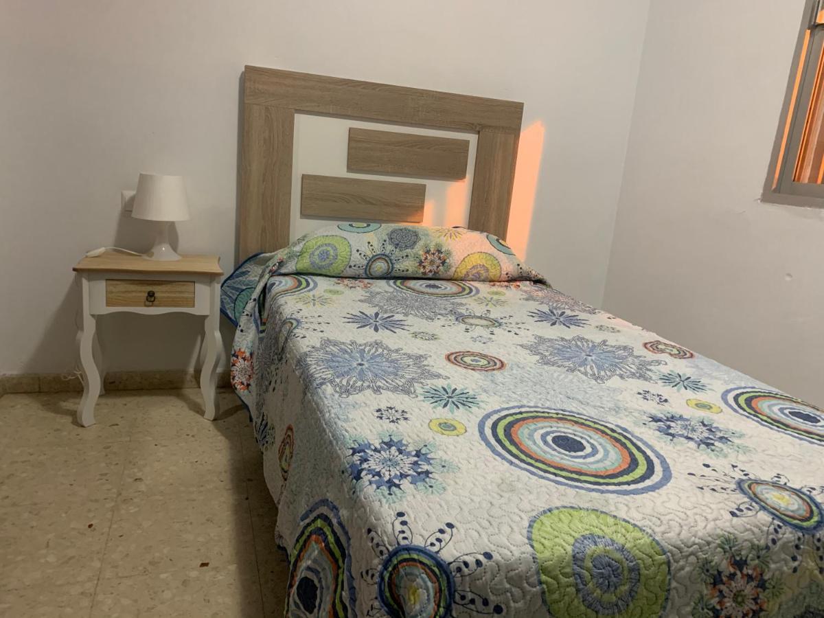 Hostal Mediterraneo Торре-дель-Мар Экстерьер фото