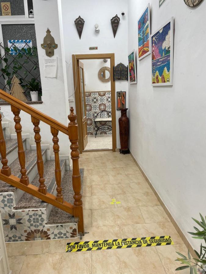 Hostal Mediterraneo Торре-дель-Мар Экстерьер фото