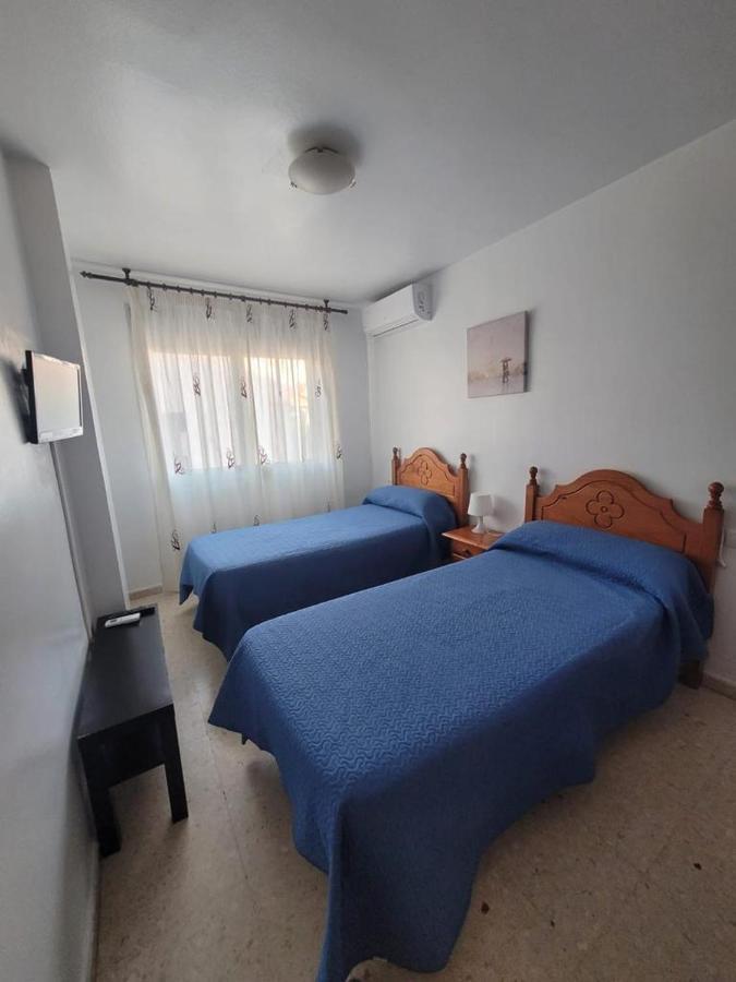 Hostal Mediterraneo Торре-дель-Мар Экстерьер фото