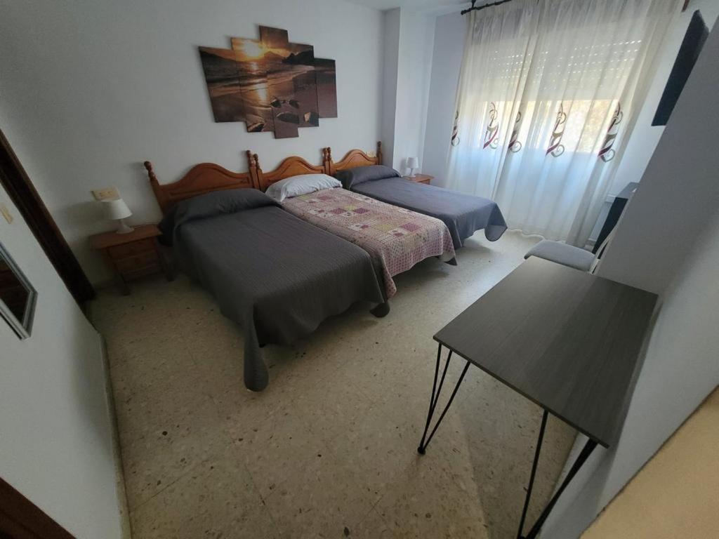 Hostal Mediterraneo Торре-дель-Мар Экстерьер фото