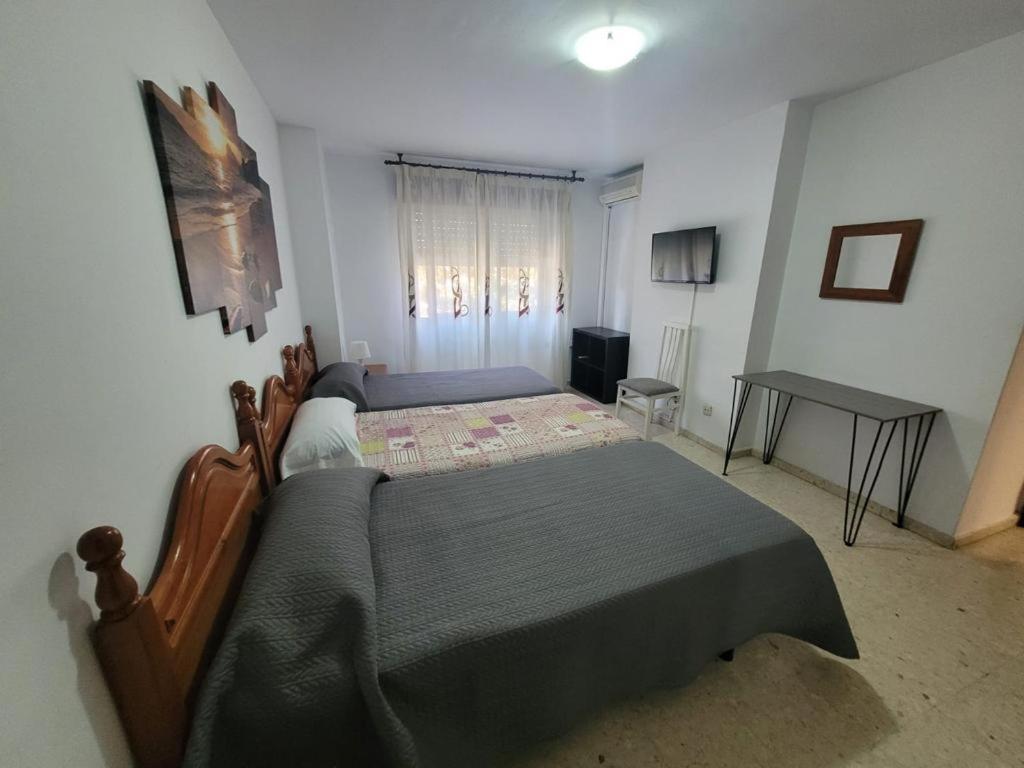 Hostal Mediterraneo Торре-дель-Мар Экстерьер фото