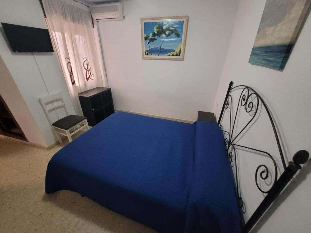 Hostal Mediterraneo Торре-дель-Мар Экстерьер фото