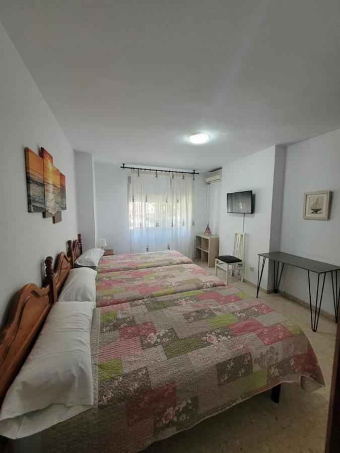 Hostal Mediterraneo Торре-дель-Мар Экстерьер фото
