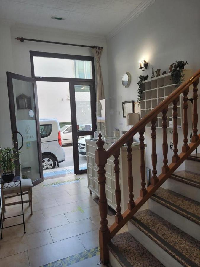 Hostal Mediterraneo Торре-дель-Мар Экстерьер фото