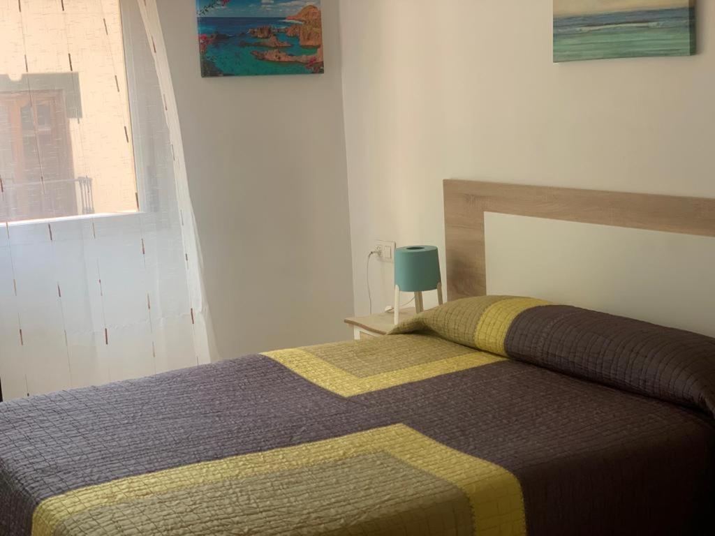 Hostal Mediterraneo Торре-дель-Мар Экстерьер фото