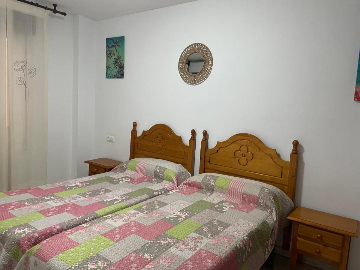 Hostal Mediterraneo Торре-дель-Мар Экстерьер фото