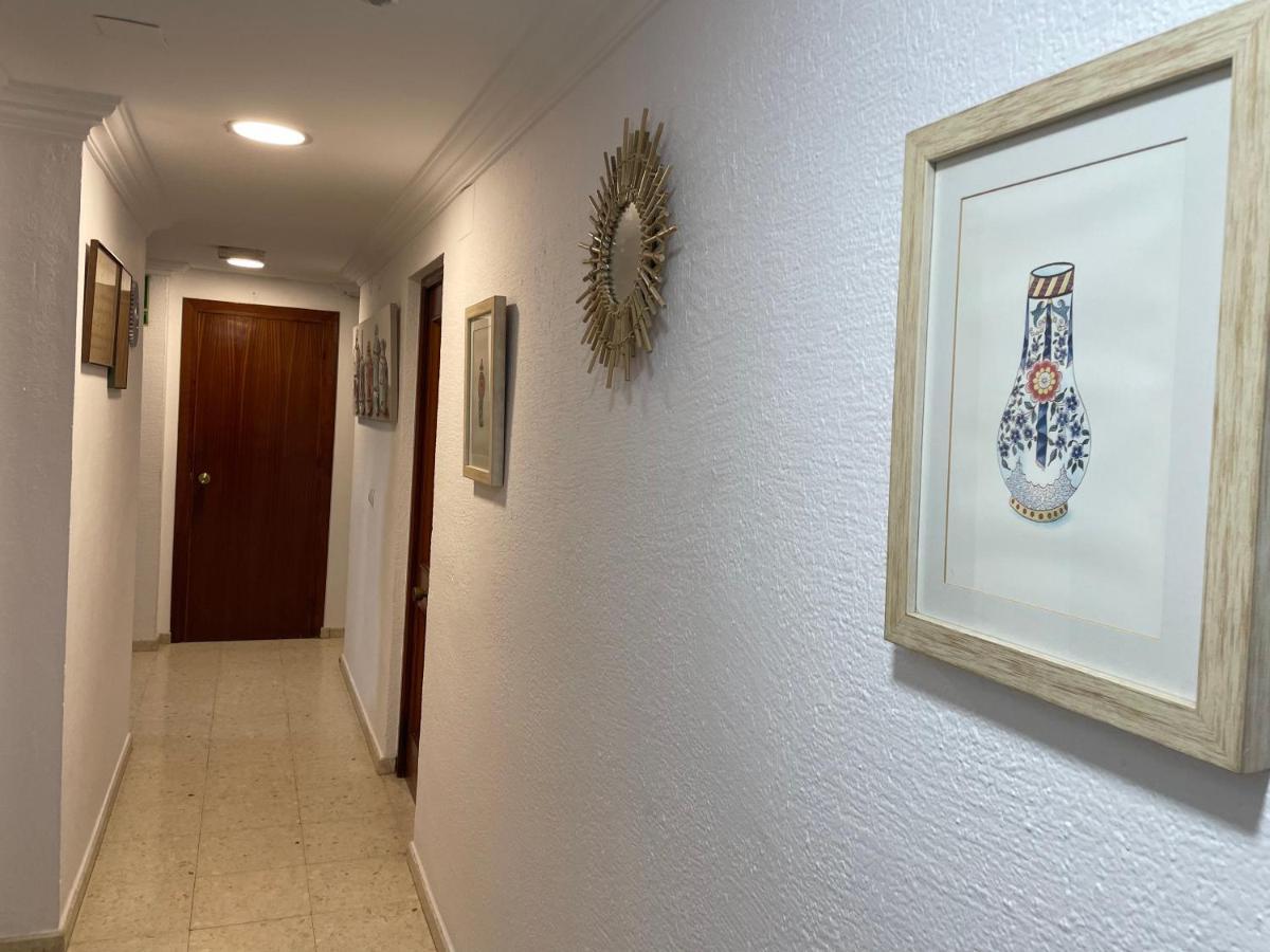Hostal Mediterraneo Торре-дель-Мар Экстерьер фото