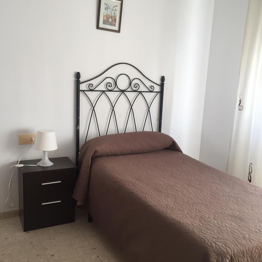 Hostal Mediterraneo Торре-дель-Мар Экстерьер фото