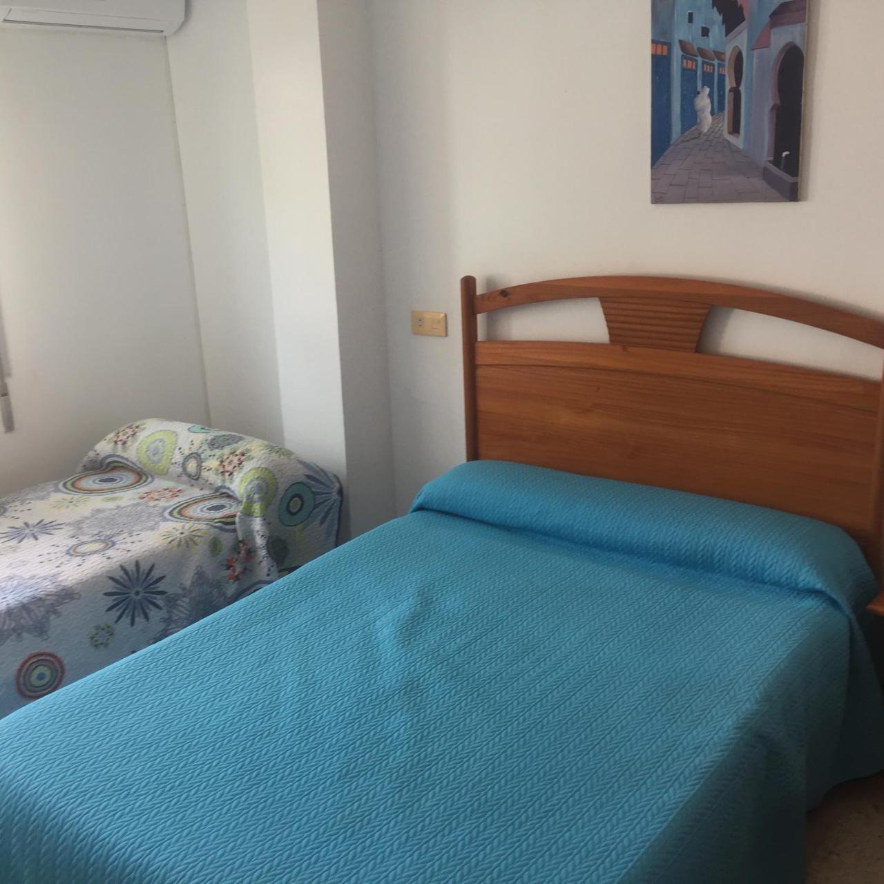 Hostal Mediterraneo Торре-дель-Мар Экстерьер фото