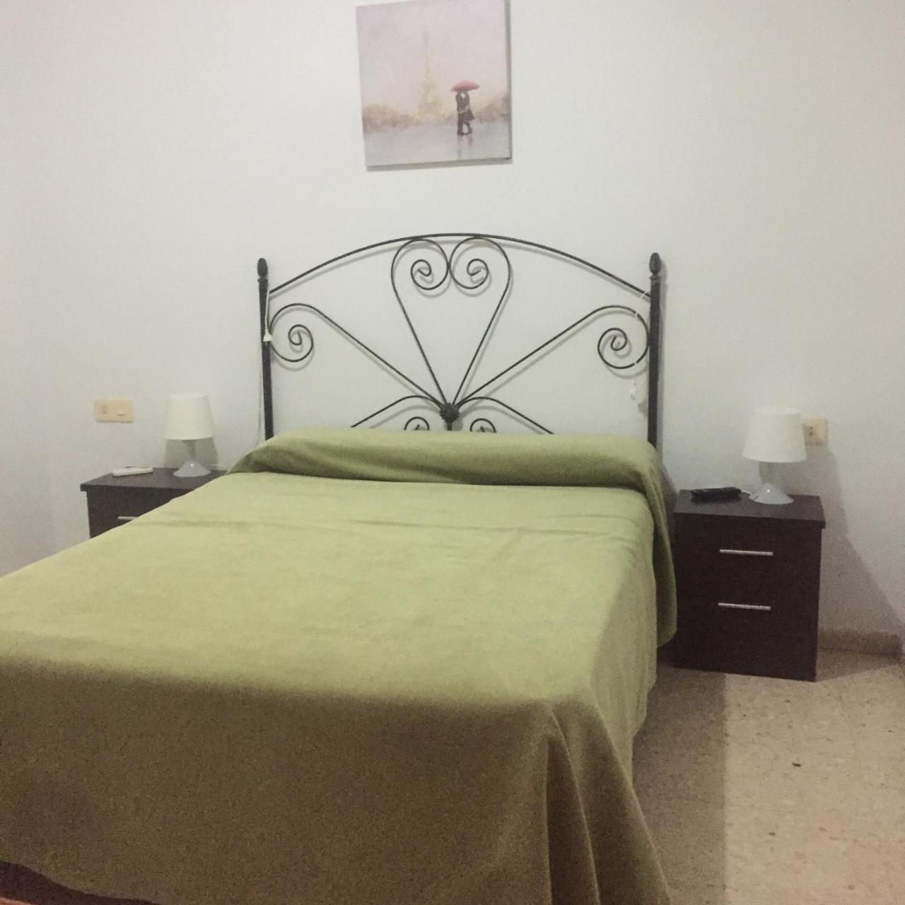 Hostal Mediterraneo Торре-дель-Мар Экстерьер фото
