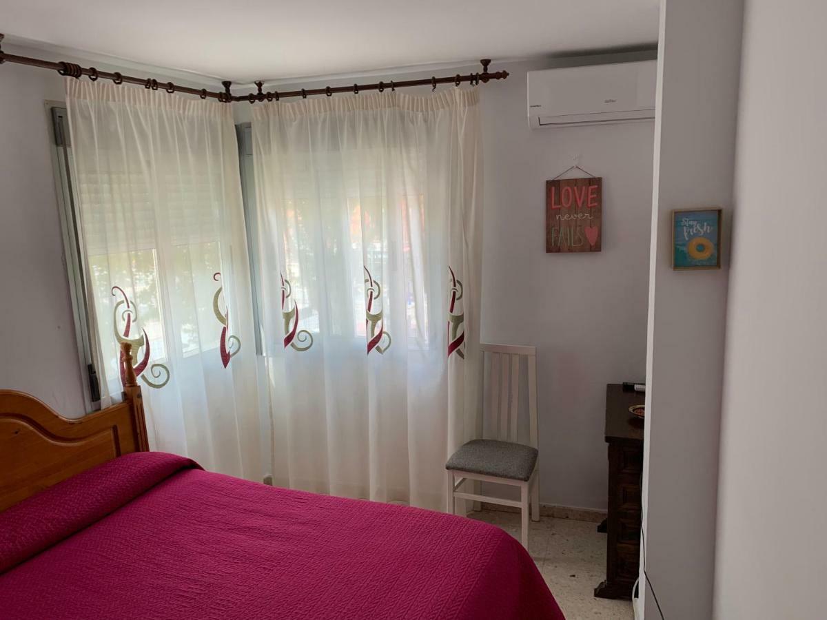 Hostal Mediterraneo Торре-дель-Мар Экстерьер фото