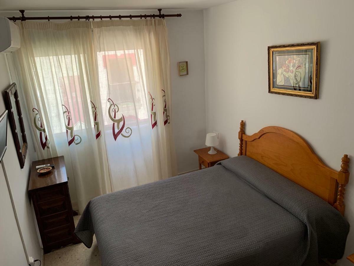 Hostal Mediterraneo Торре-дель-Мар Экстерьер фото