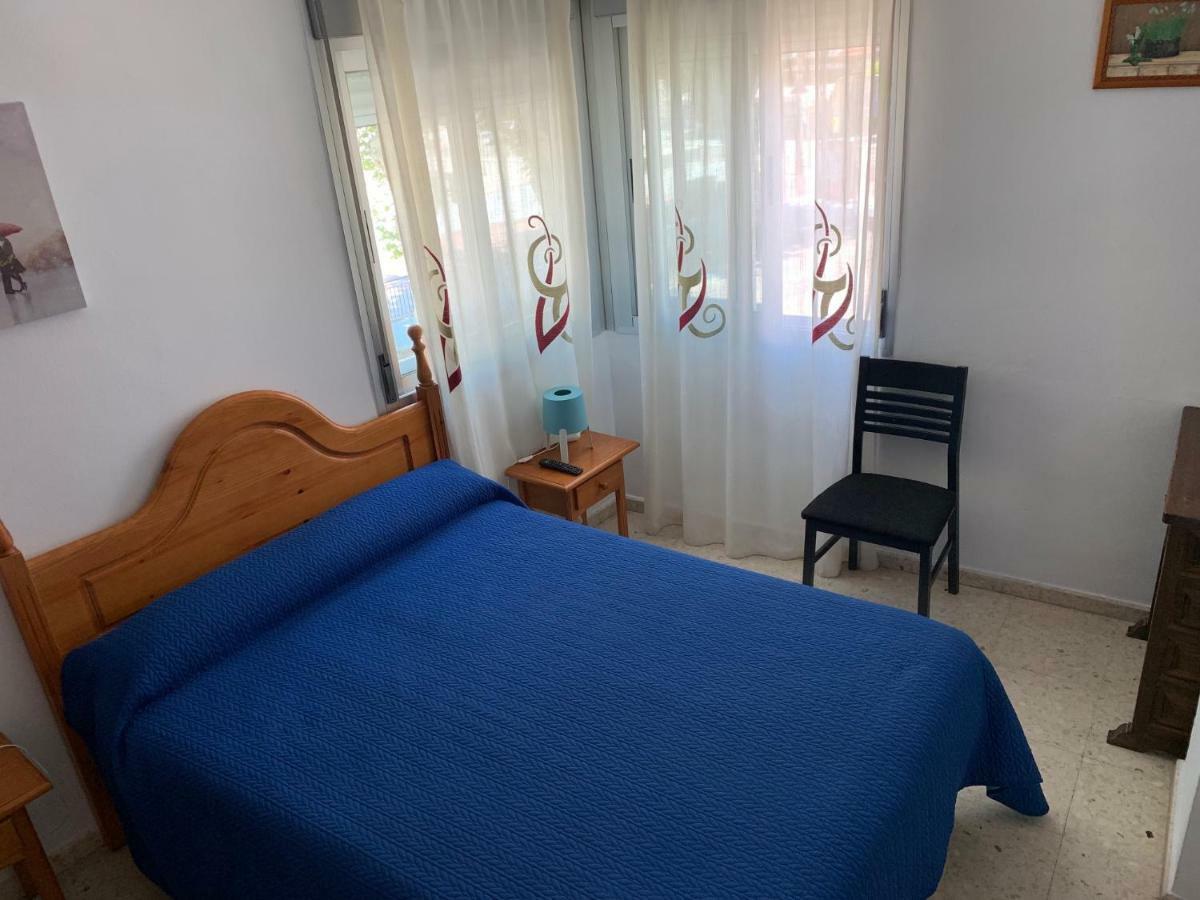 Hostal Mediterraneo Торре-дель-Мар Экстерьер фото